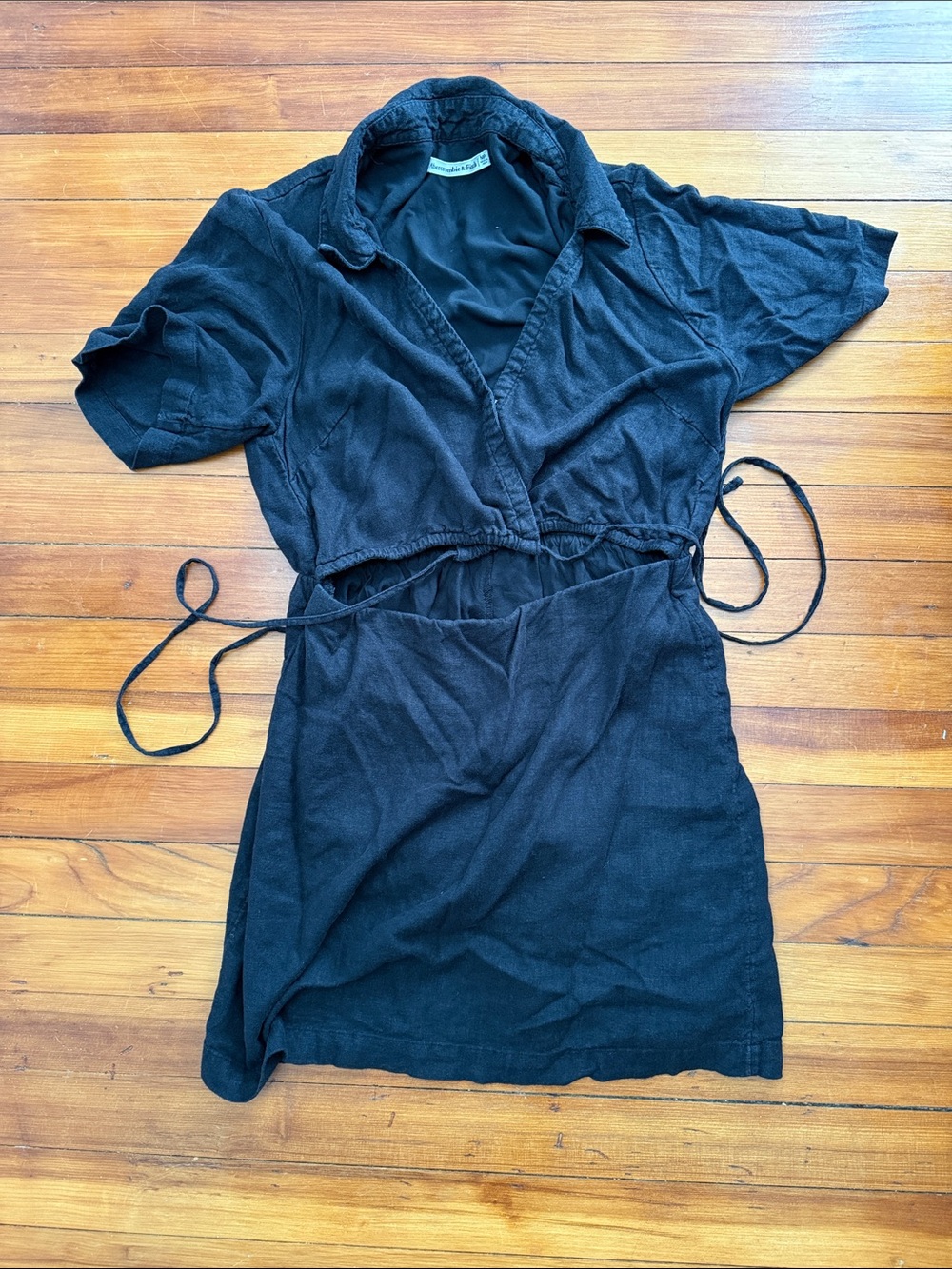 Abercrombie & Fitch Black Short Sleeve Dress w/ Waist Tie and peek a boo cut out